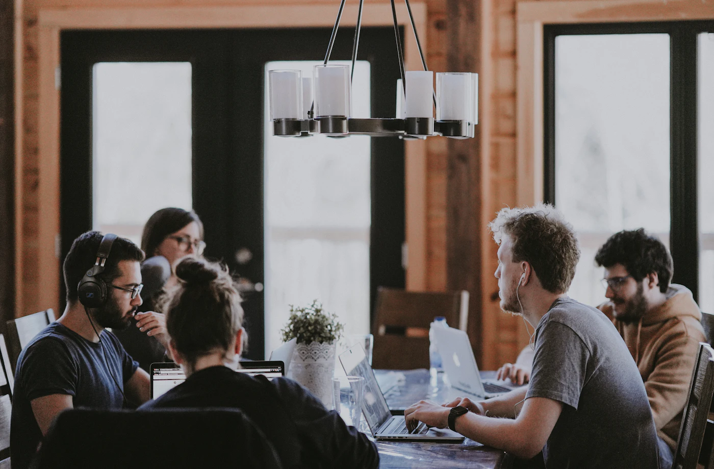 Benchmark advisors reviewing risk data and analytics together